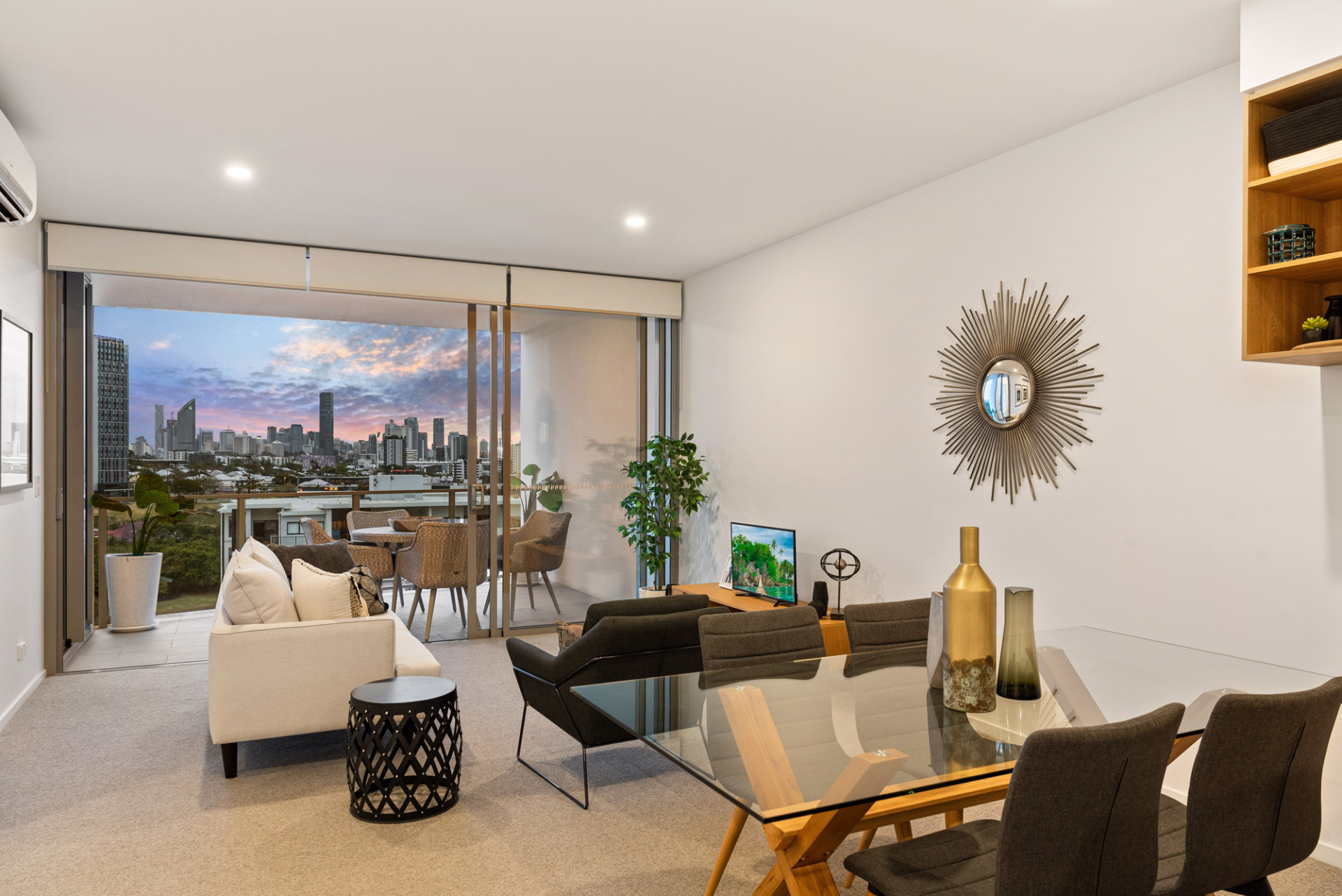 Apartment 805 Lincoln of the Park - Dining & Living