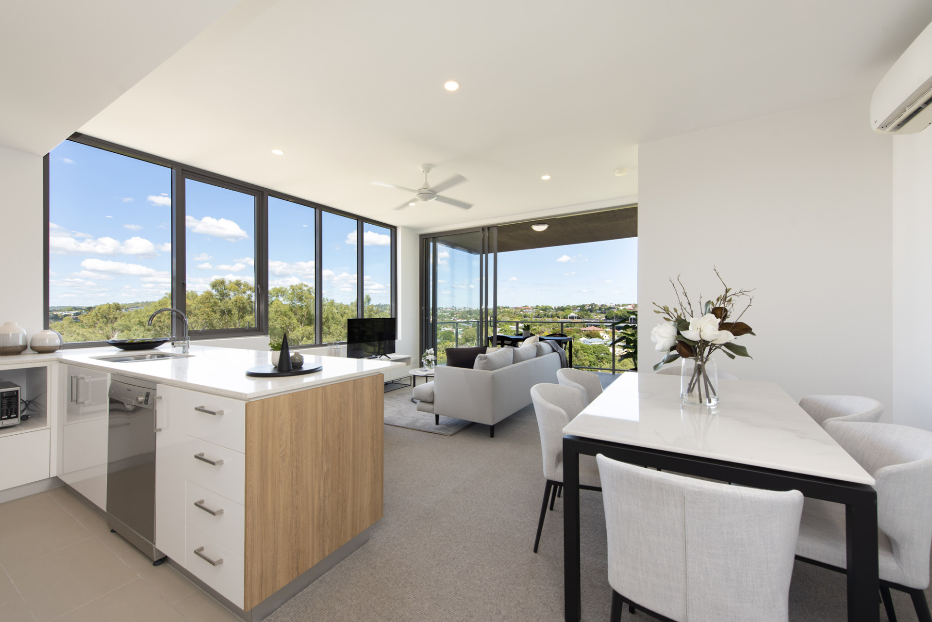 Unit 801 Lincoln on the Park - Kitchen and Dining